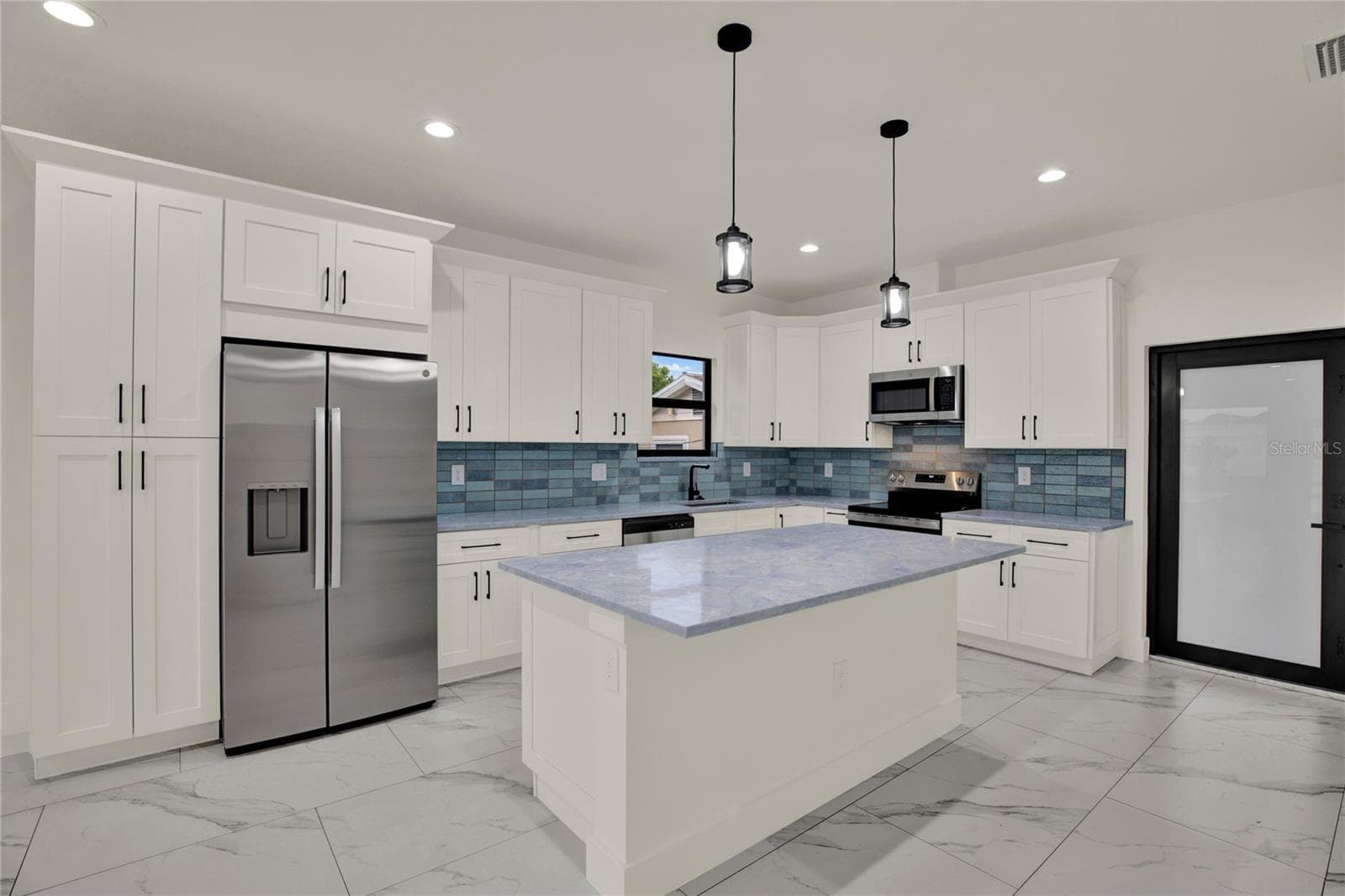Single Family Residence at 2725 W GREEN ST, TAMPA, photo 6 of 28
