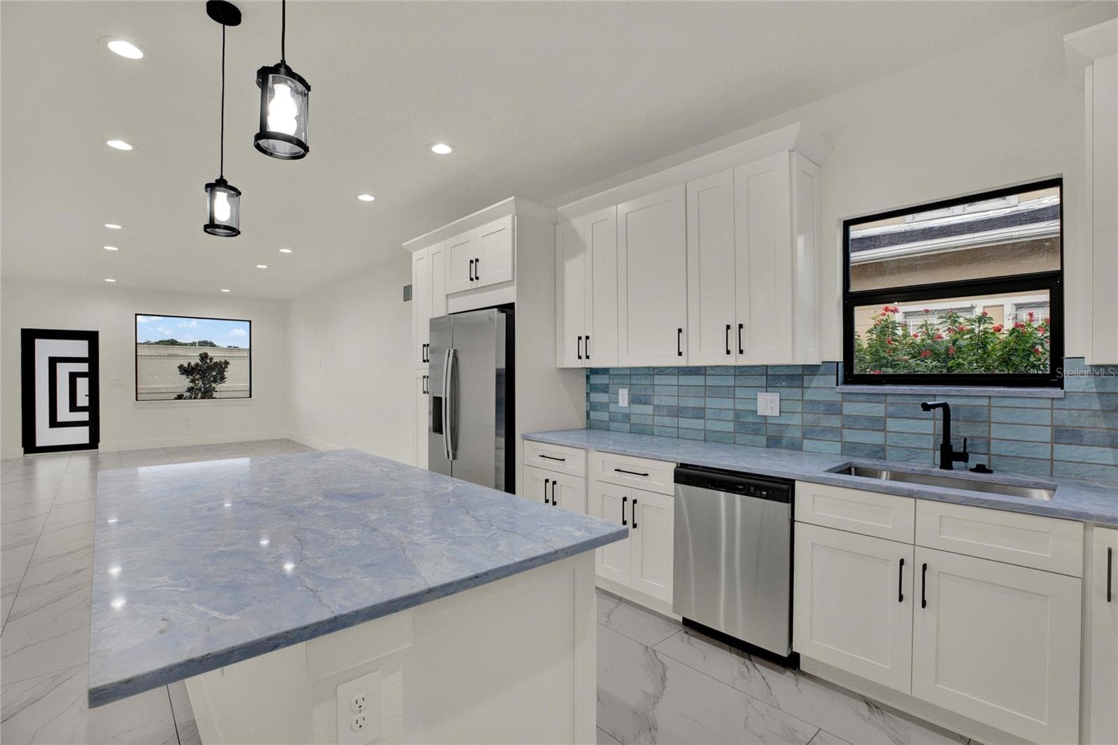 Single Family Residence at 2725 W GREEN ST, TAMPA, photo 7 of 28