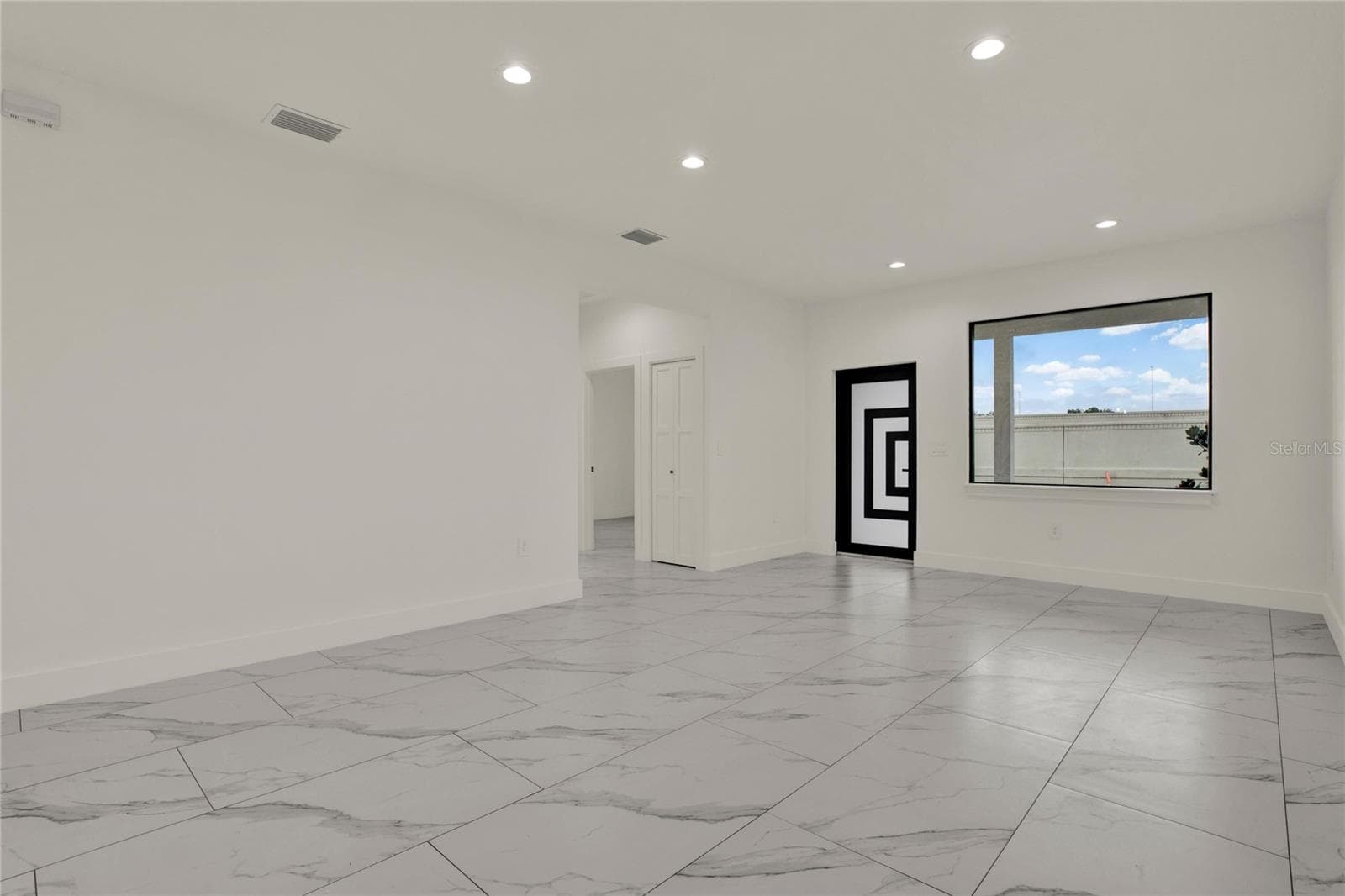 Single Family Residence at 2725 W GREEN ST, TAMPA, photo 8 of 28