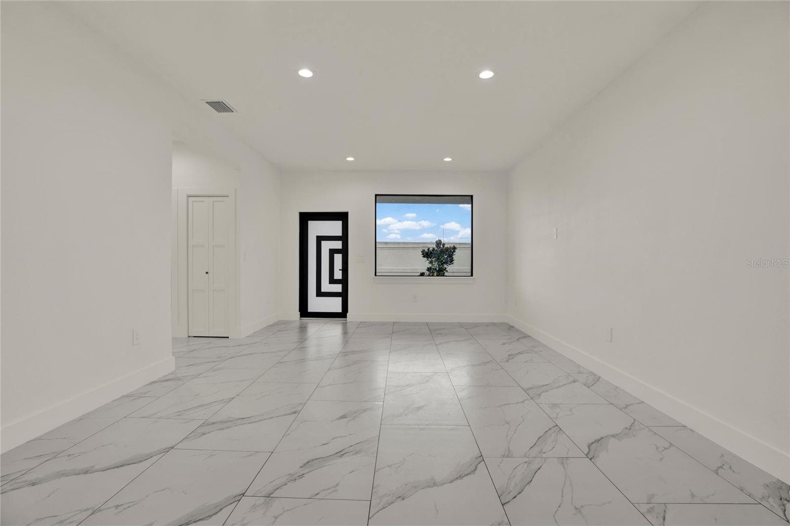Single Family Residence at 2725 W GREEN ST, TAMPA, photo 12 of 28