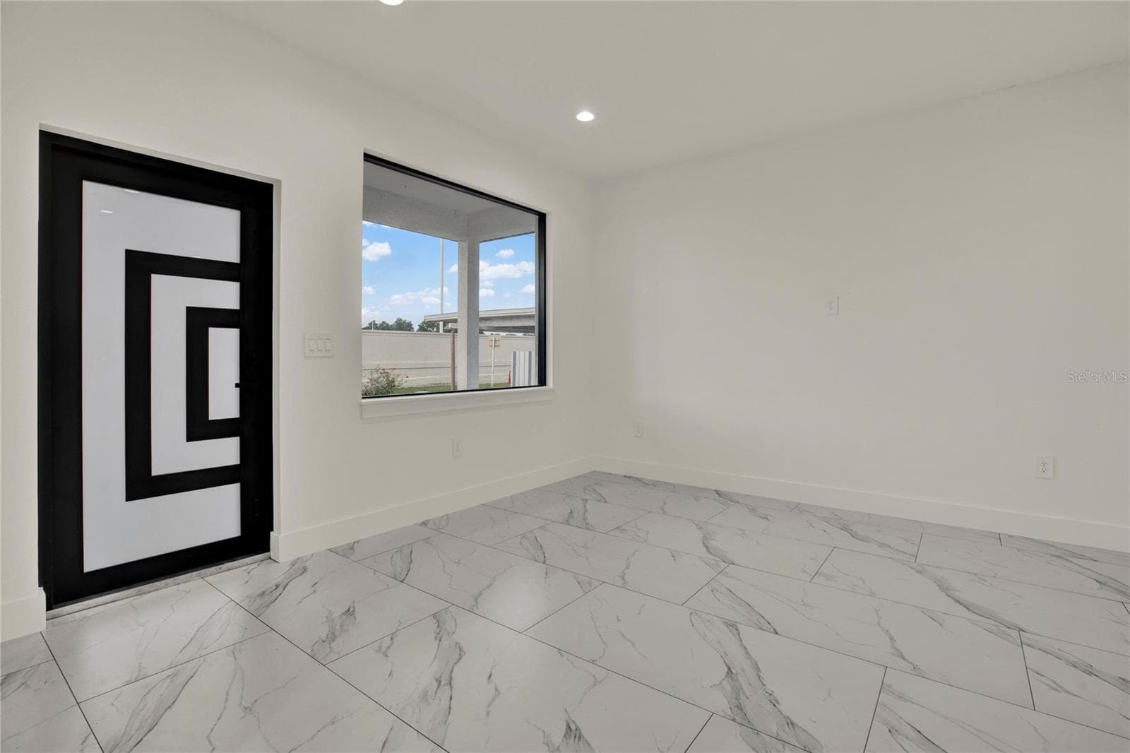 Single Family Residence at 2725 W GREEN ST, TAMPA, photo 13 of 28