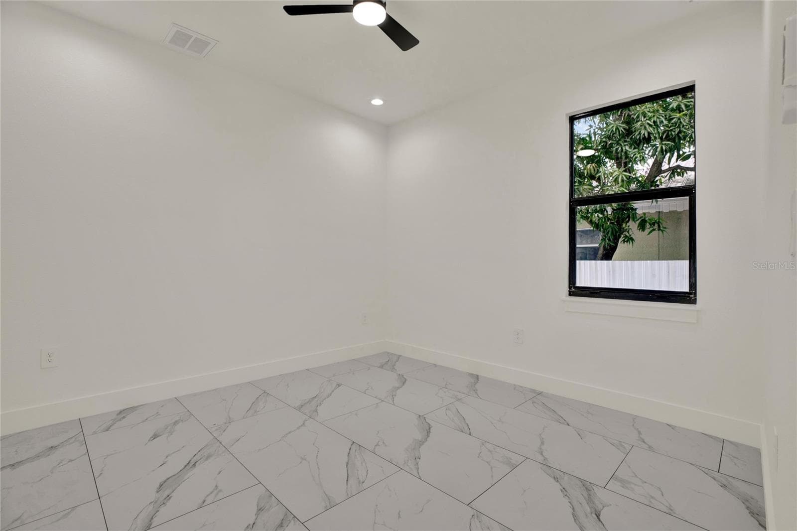 Single Family Residence at 2725 W GREEN ST, TAMPA, photo 18 of 28