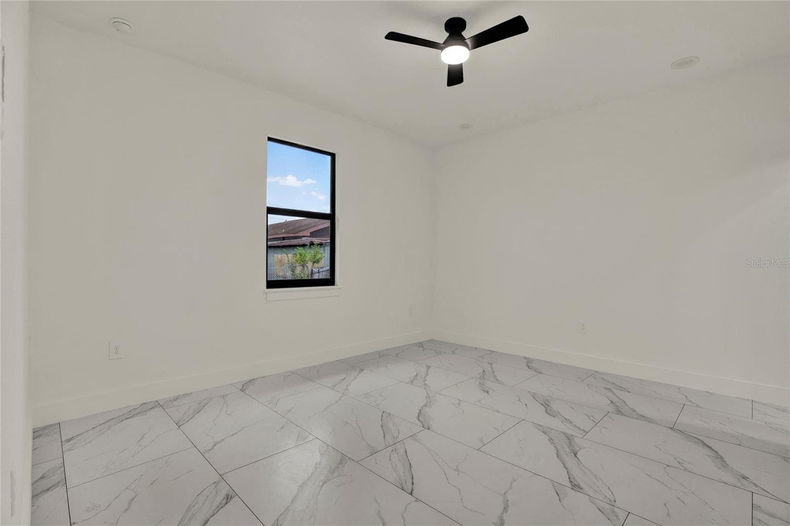 Single Family Residence at 2725 W GREEN ST, TAMPA, photo 20 of 28