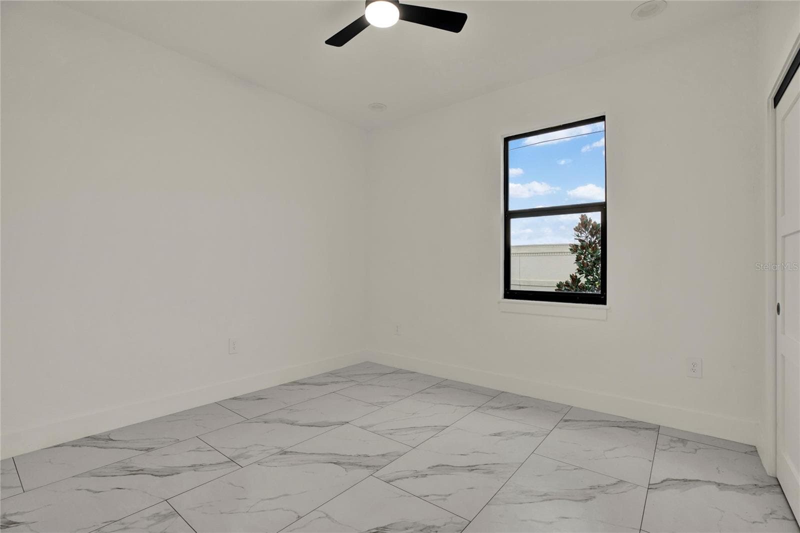 Single Family Residence at 2725 W GREEN ST, TAMPA, photo 23 of 28