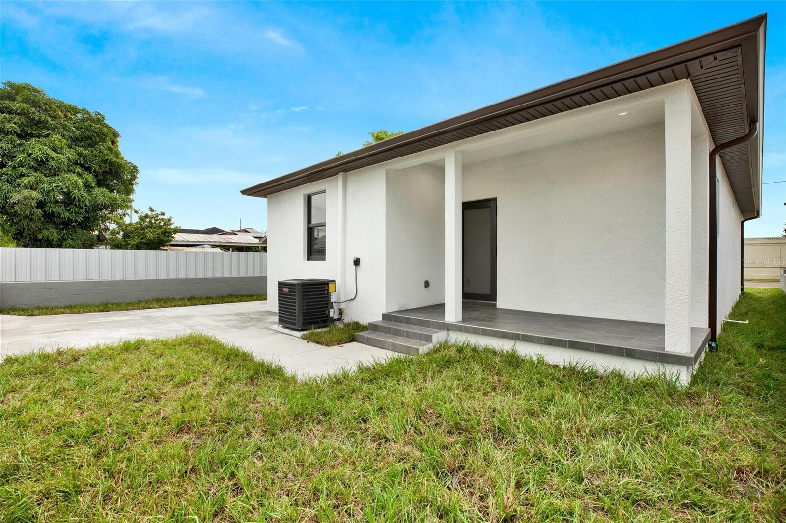 Single Family Residence at 2725 W GREEN ST, TAMPA, photo 26 of 28