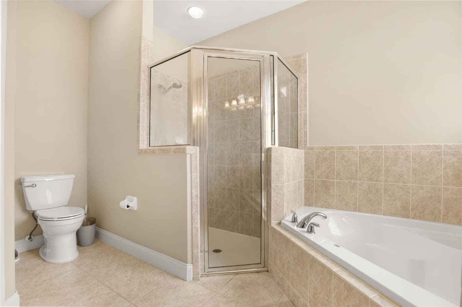Single Family Residence at 730 COUNTRY WALK CV, EAGLE LAKE, photo 9 of 21