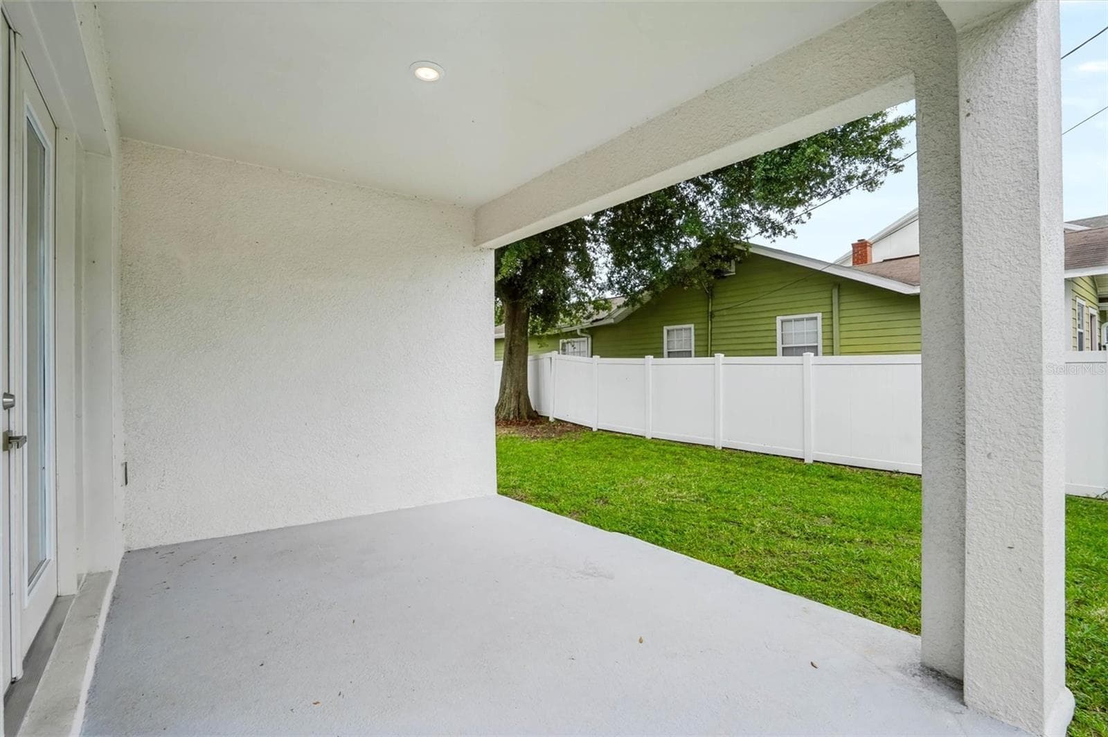 Single Family Residence at 3022 W GRAY ST, TAMPA, photo 42 of 51