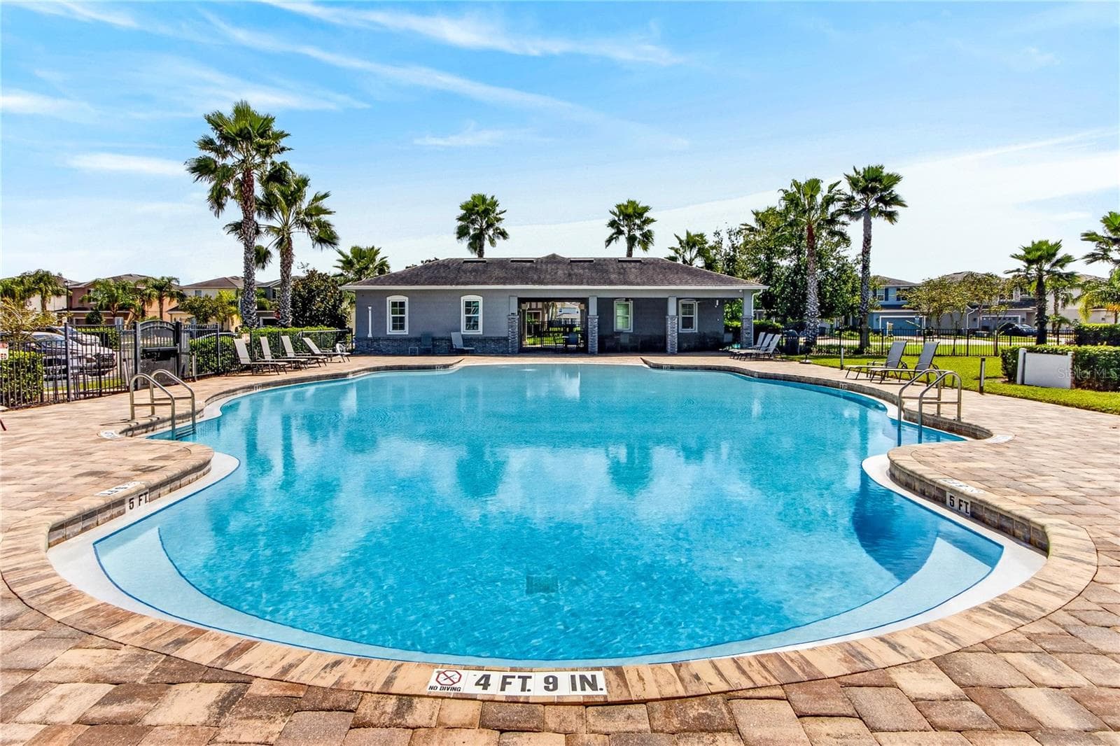 Community pool - 2304 TUDOR ROSE DR, SANFORD