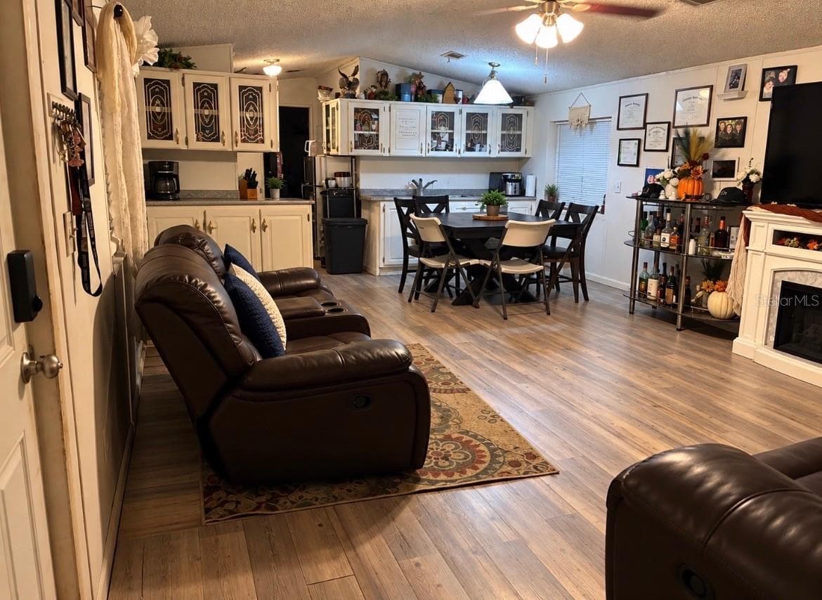 Manufactured Home at 11522 NORTH ST, GIBSONTON, photo 6 of 18
