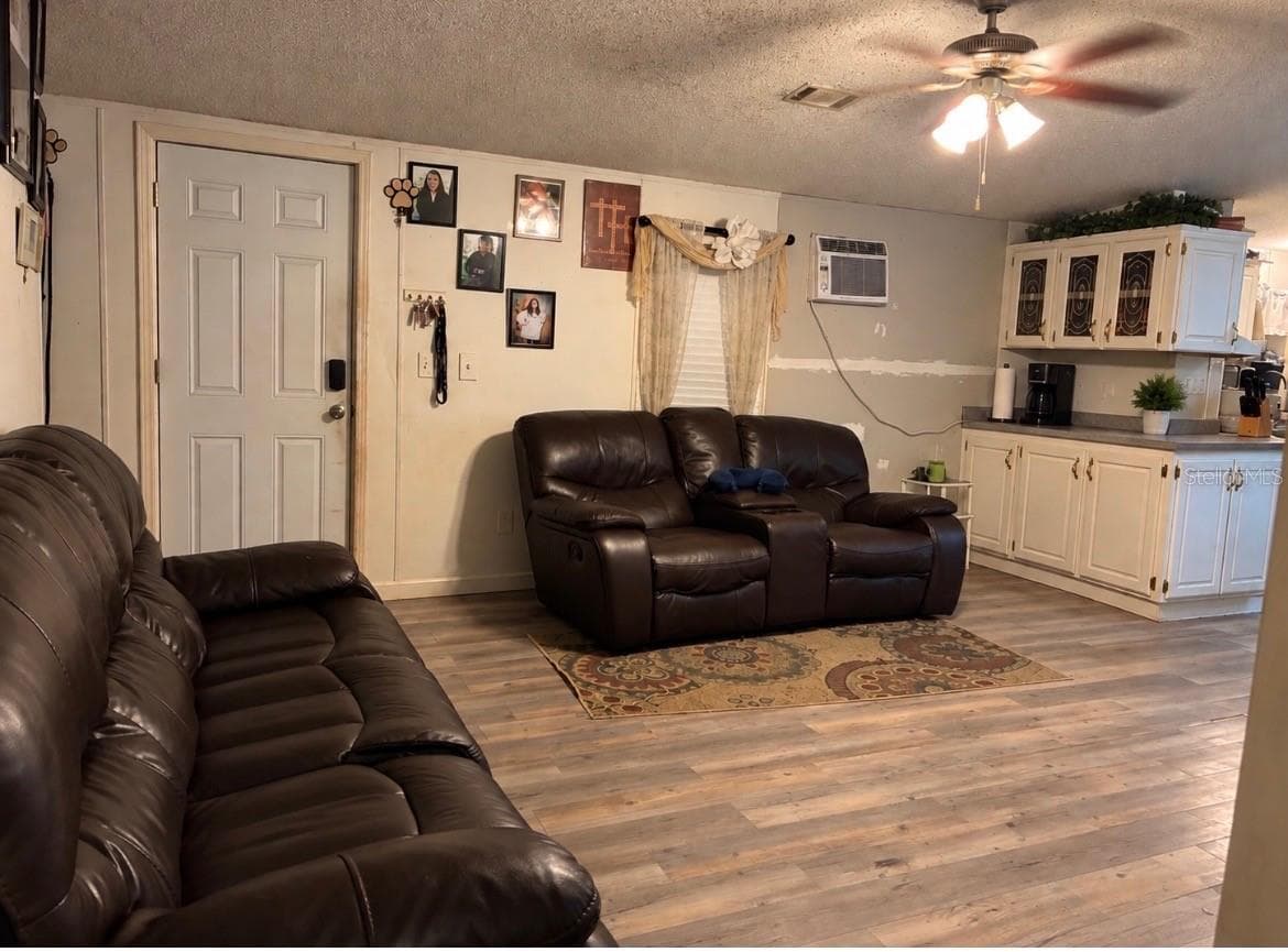 Manufactured Home at 11522 NORTH ST, GIBSONTON, photo 7 of 18