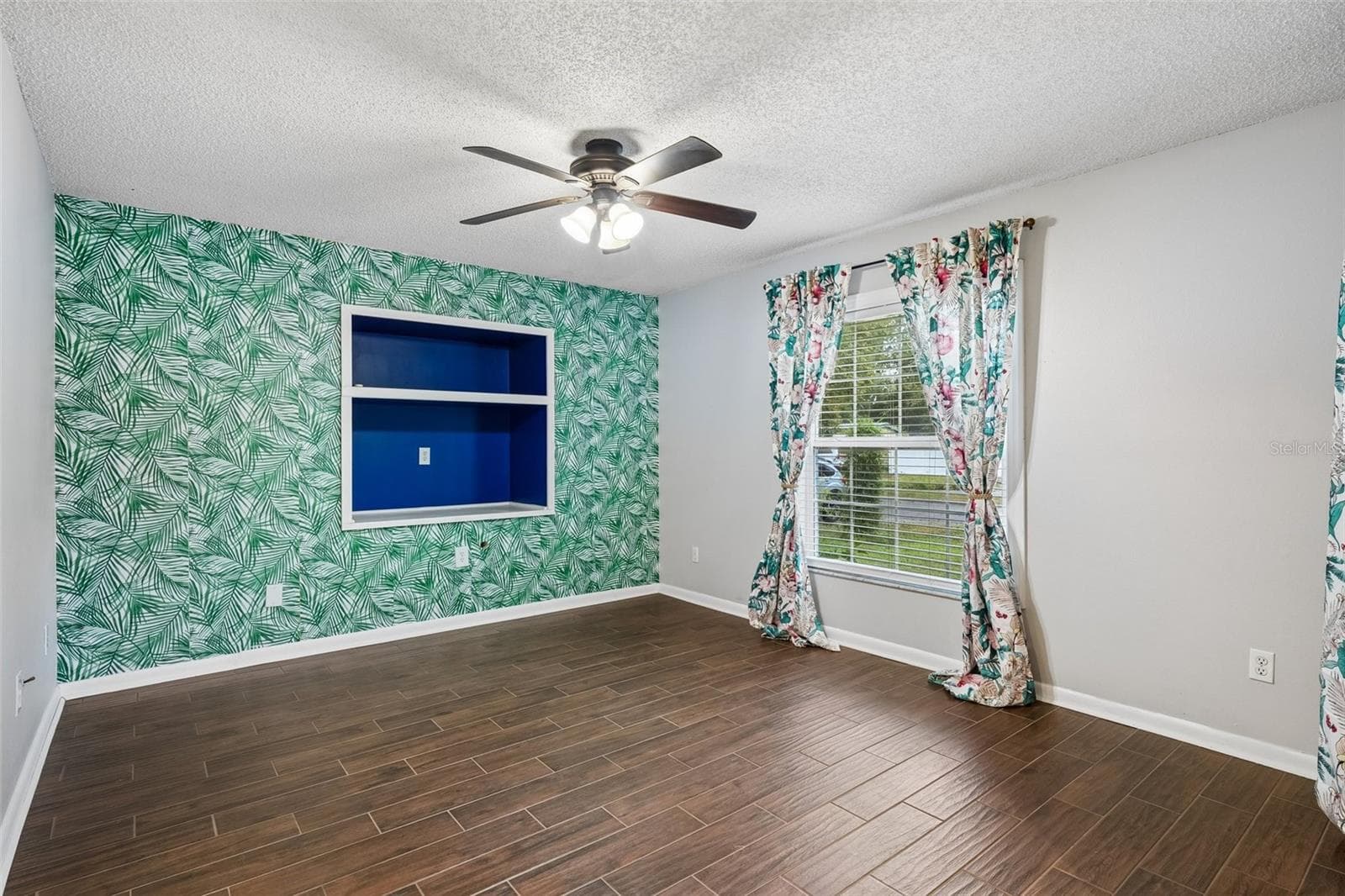 Single Family Residence at 4717 W PRESCOTT ST, TAMPA, photo 6 of 63