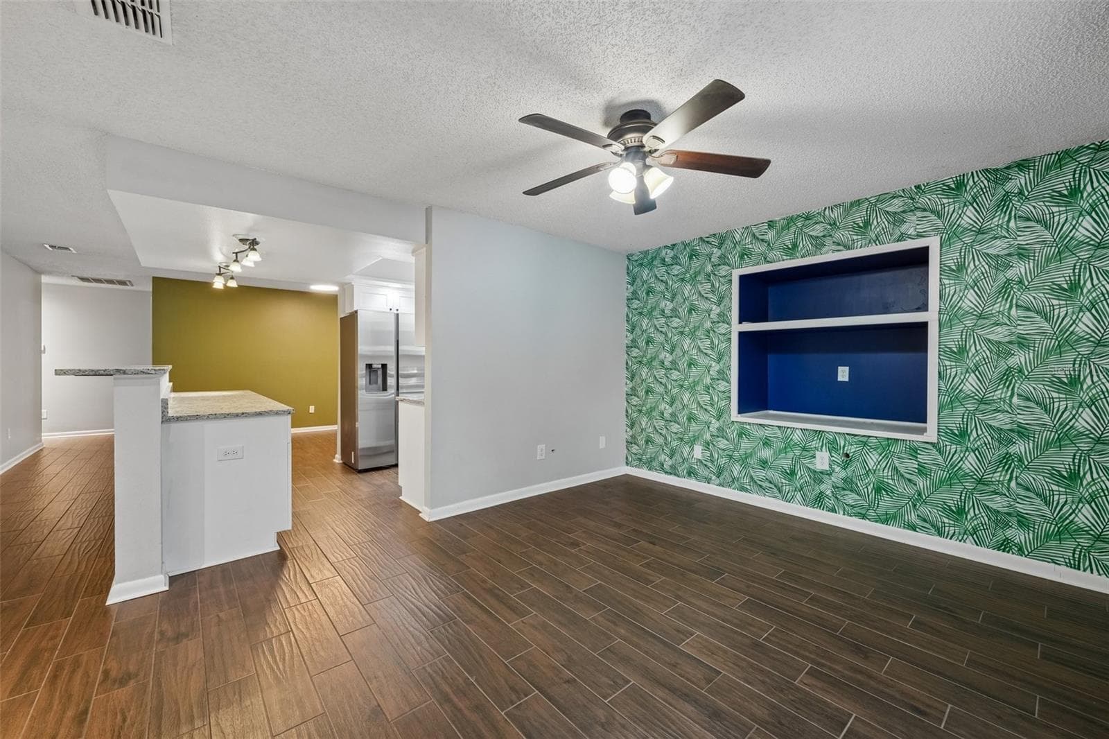 Single Family Residence at 4717 W PRESCOTT ST, TAMPA, photo 10 of 63