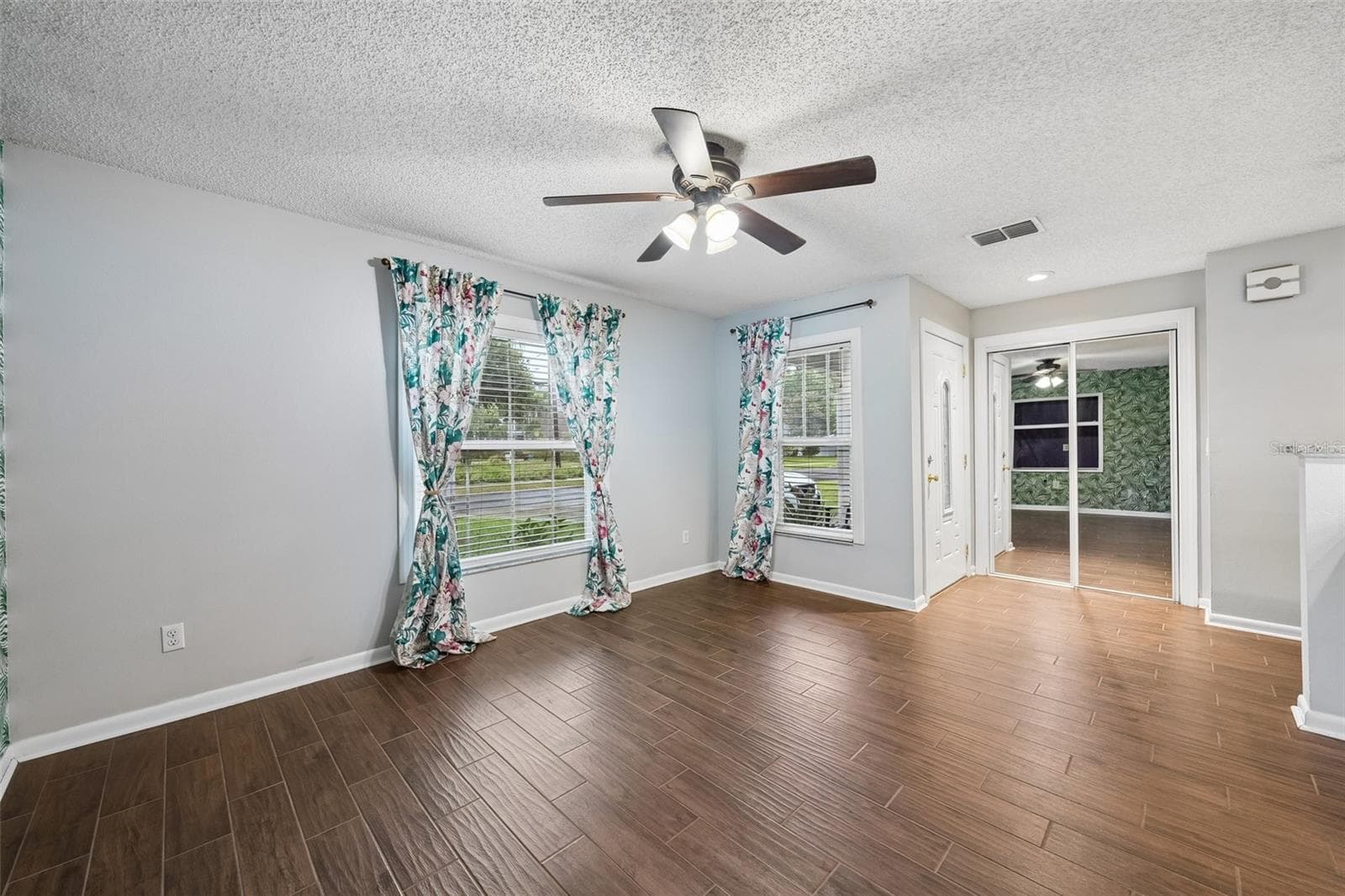 Single Family Residence at 4717 W PRESCOTT ST, TAMPA, photo 14 of 63