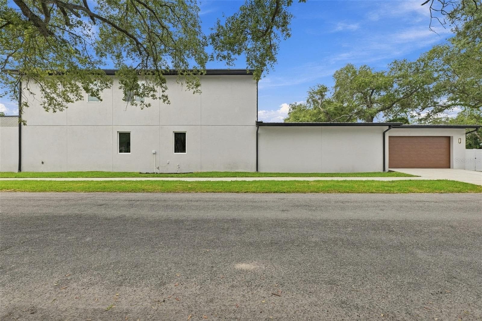 Single Family Residence at 3201 W WYOMING AVE, TAMPA, photo 3 of 73