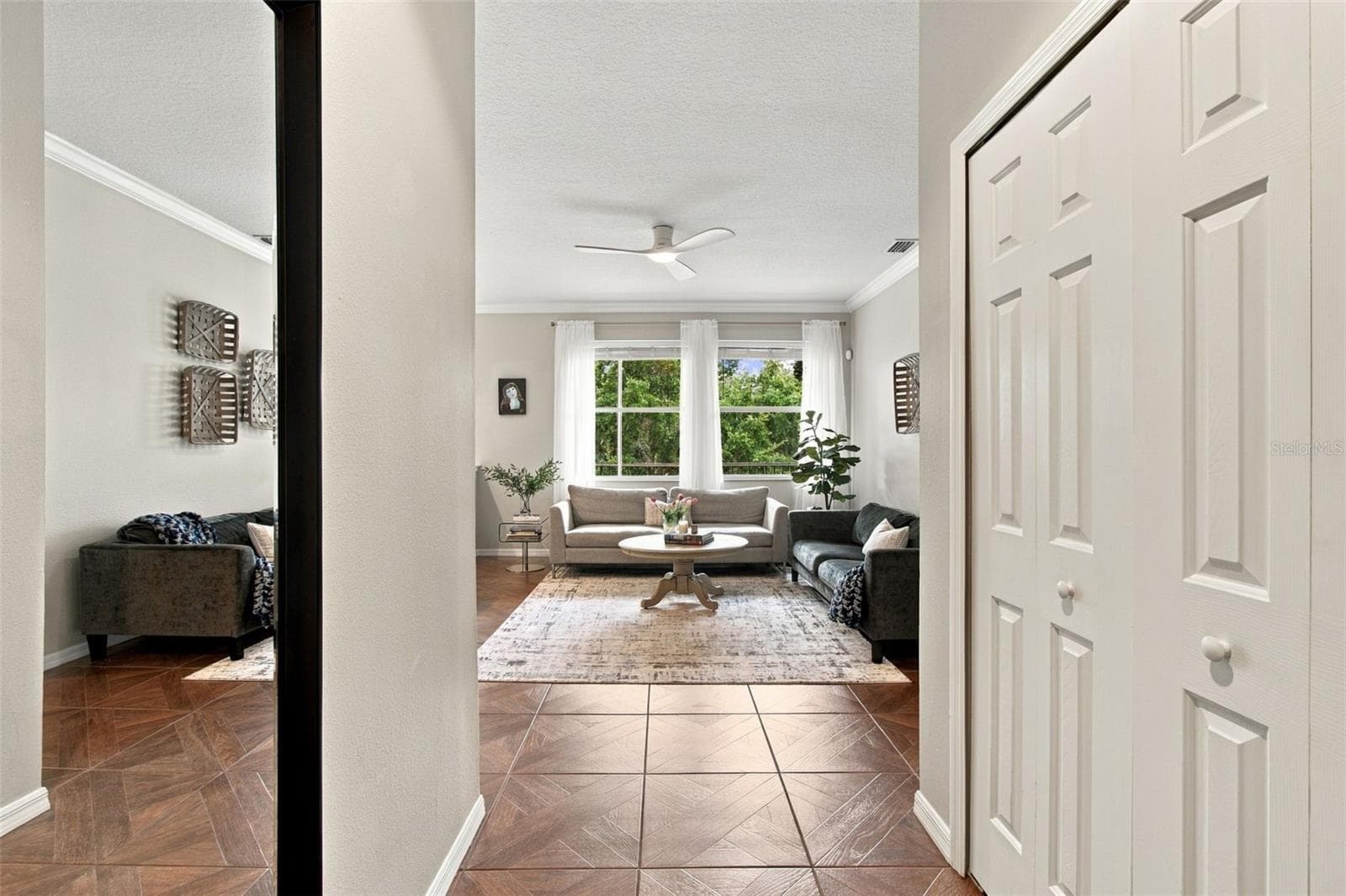 Entering the Living Room - 9420 GEORGIAN PARK LN #108, TAMPA