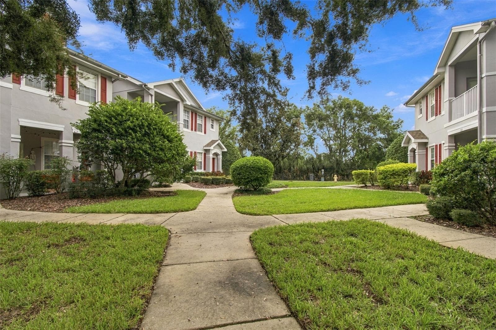 Mature Landscaping - 9420 GEORGIAN PARK LN #108, TAMPA