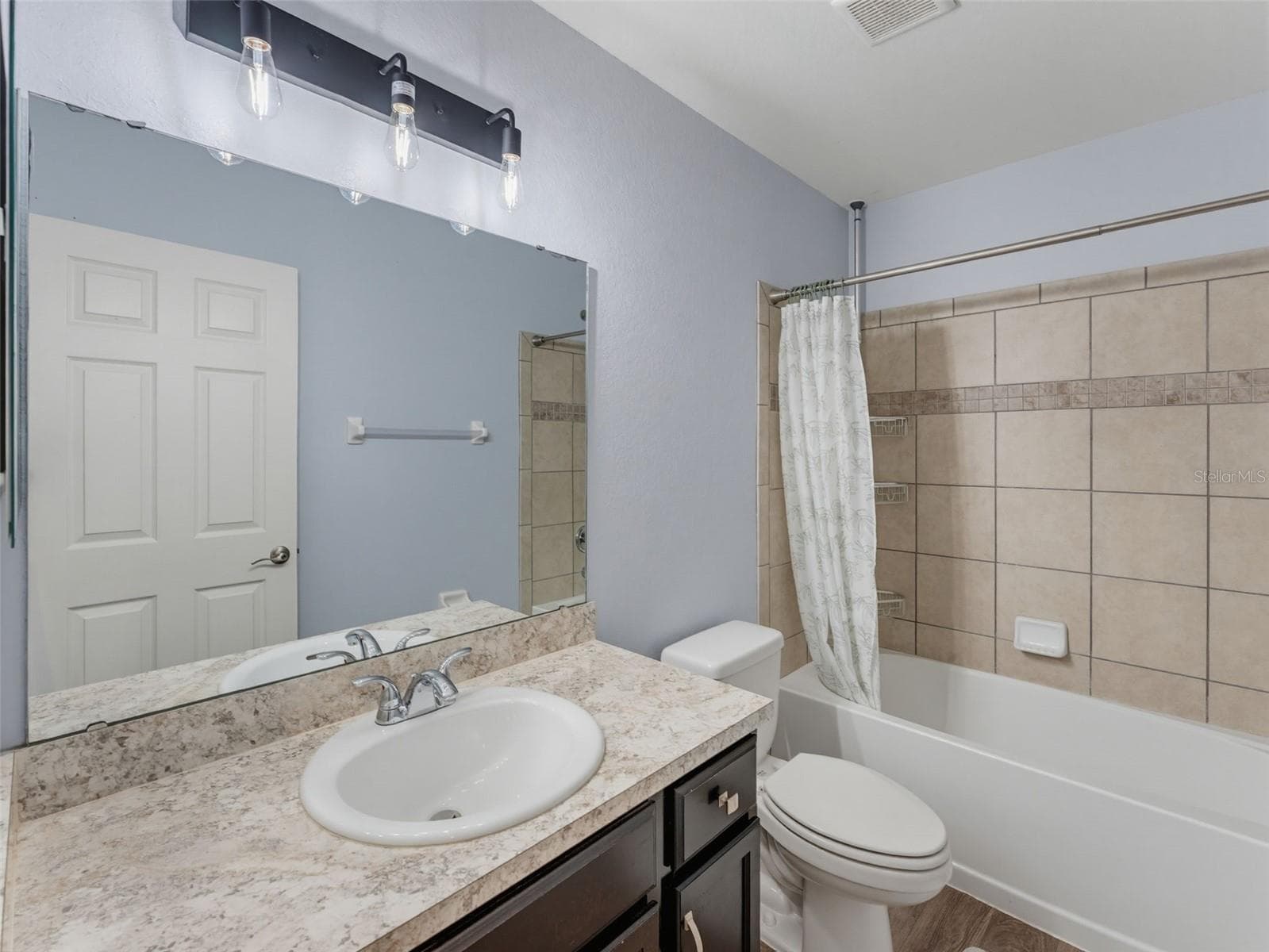 2nd Floor Hall Bath - 8151 WILDER LOOP, LAKELAND