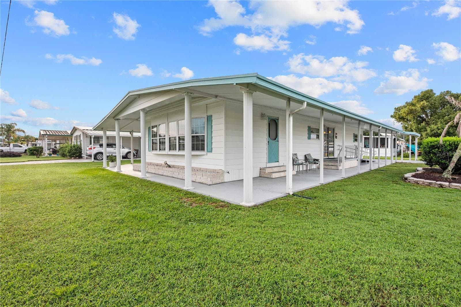 Manufactured Home at 5352 PLANT ST, ZEPHYRHILLS, photo 6 of 77