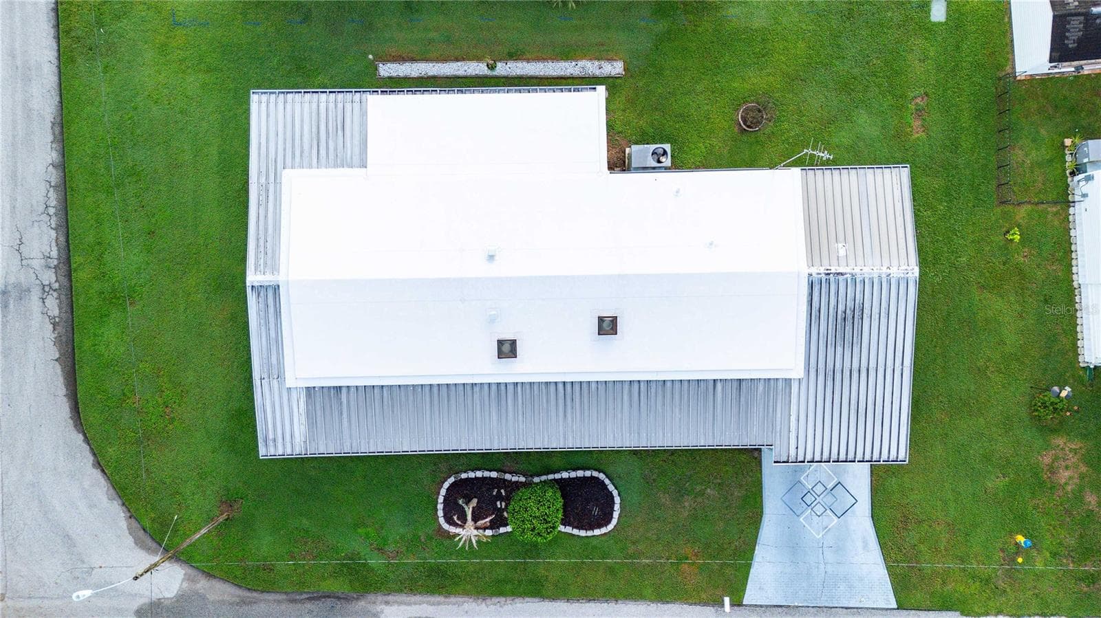 Manufactured Home at 5352 PLANT ST, ZEPHYRHILLS, photo 7 of 77