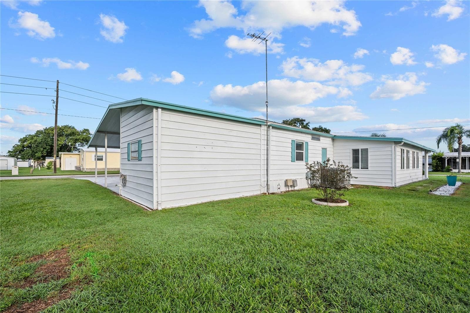 Manufactured Home at 5352 PLANT ST, ZEPHYRHILLS, photo 11 of 77