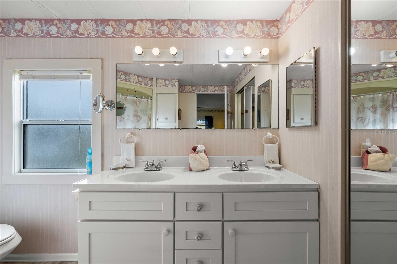 Primary bathroom room. - 5352 PLANT ST, ZEPHYRHILLS