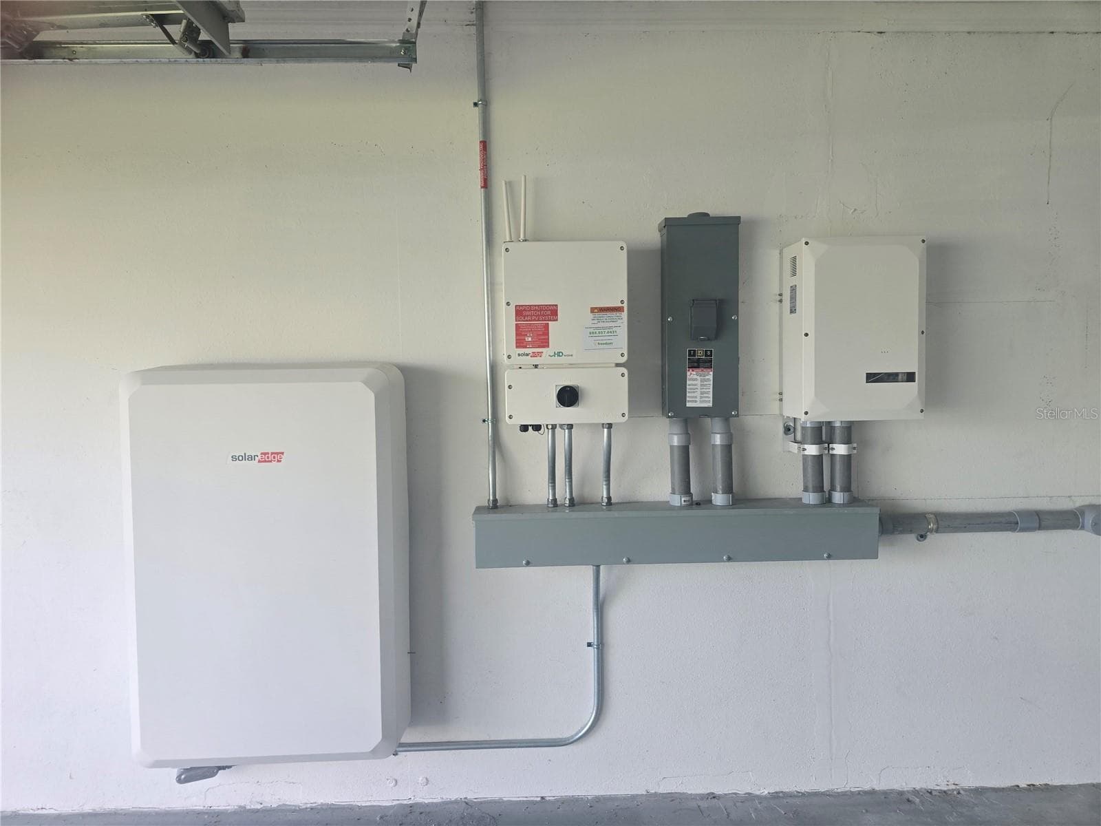 solar system in garage - 1704 SNOOK PL, POINCIANA