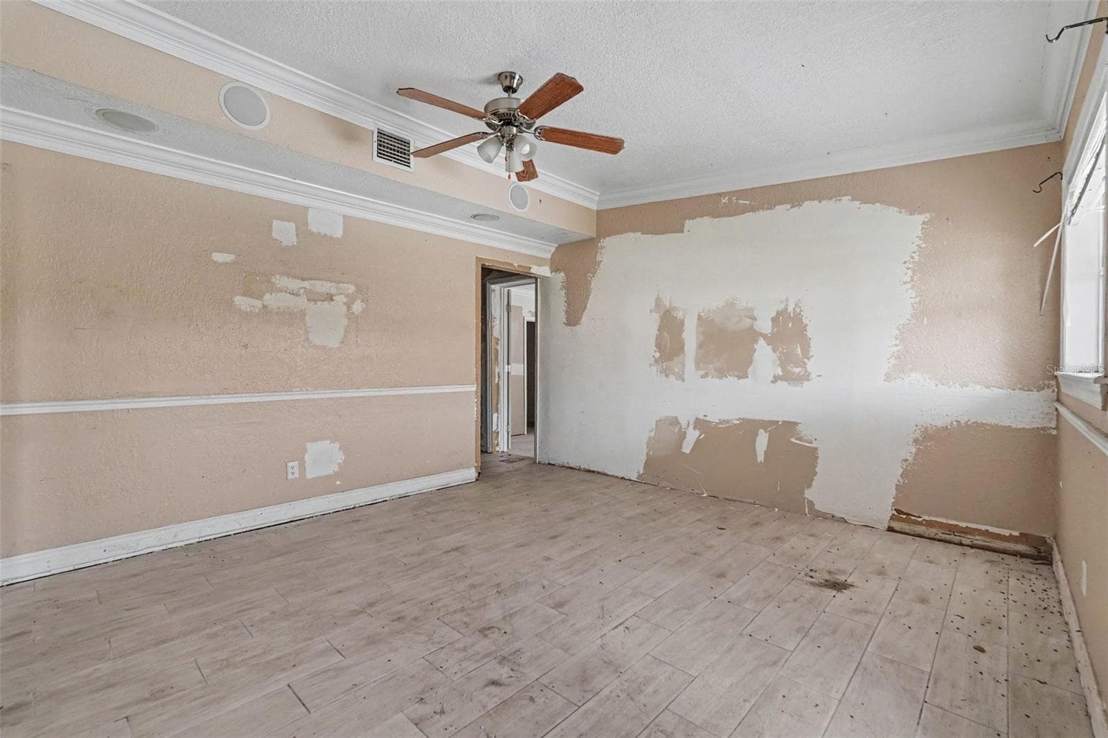 Single Family Residence at 10925 N FLORENCE AVE, TAMPA, photo 8 of 28