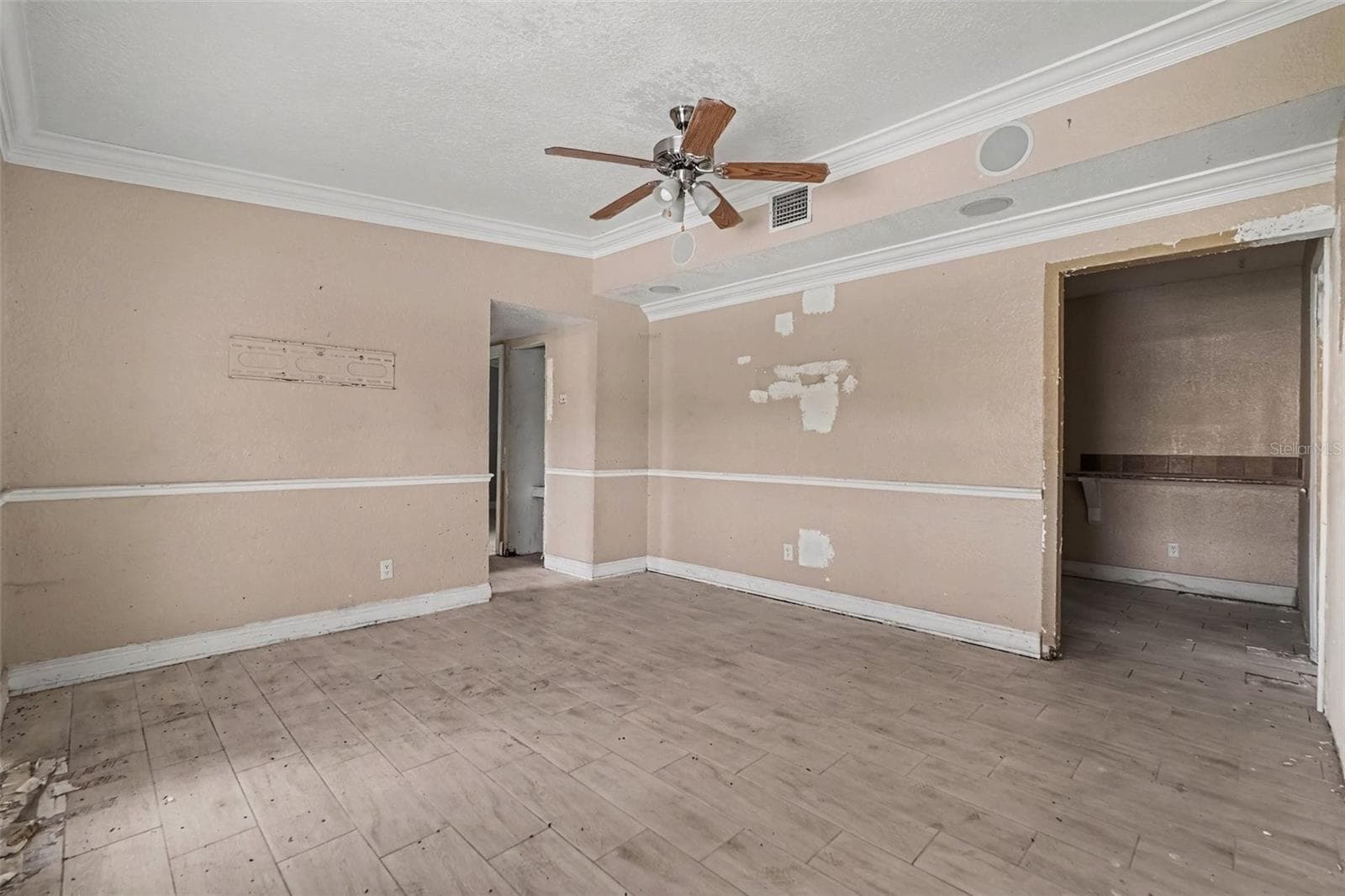 Single Family Residence at 10925 N FLORENCE AVE, TAMPA, photo 9 of 28