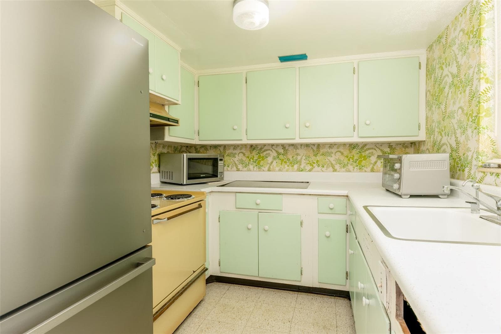Condominium at 16400 GULF BLVD #502, REDINGTON BEACH, photo 18 of 42