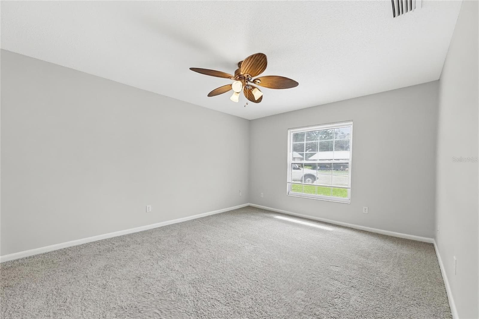 Single Family Residence at 1322 GLENGREEN LN, LAKELAND, photo 8 of 18
