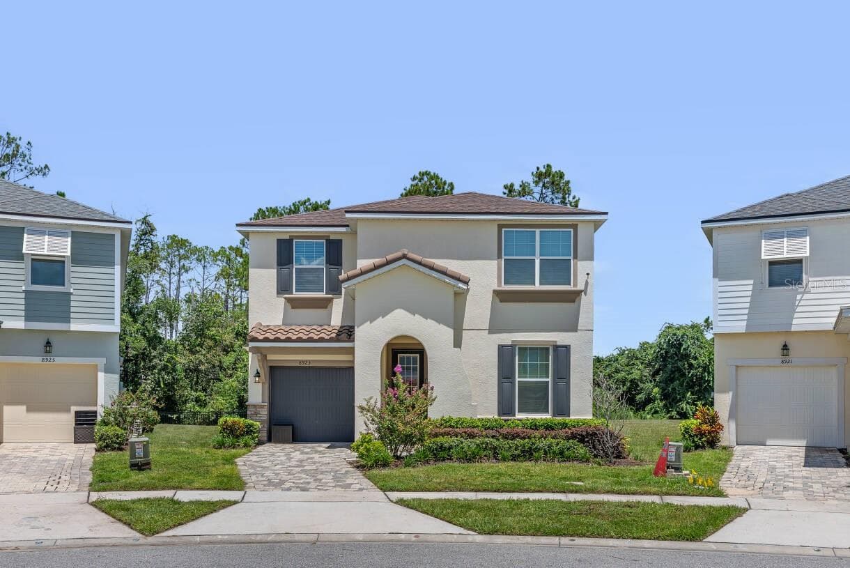 8923 COCONUT BREEZE DR