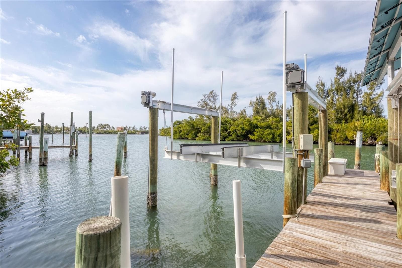 16K LB lift @ 6 Pointe Way sold separately. - 221 N GULF BLVD #A, PLACIDA