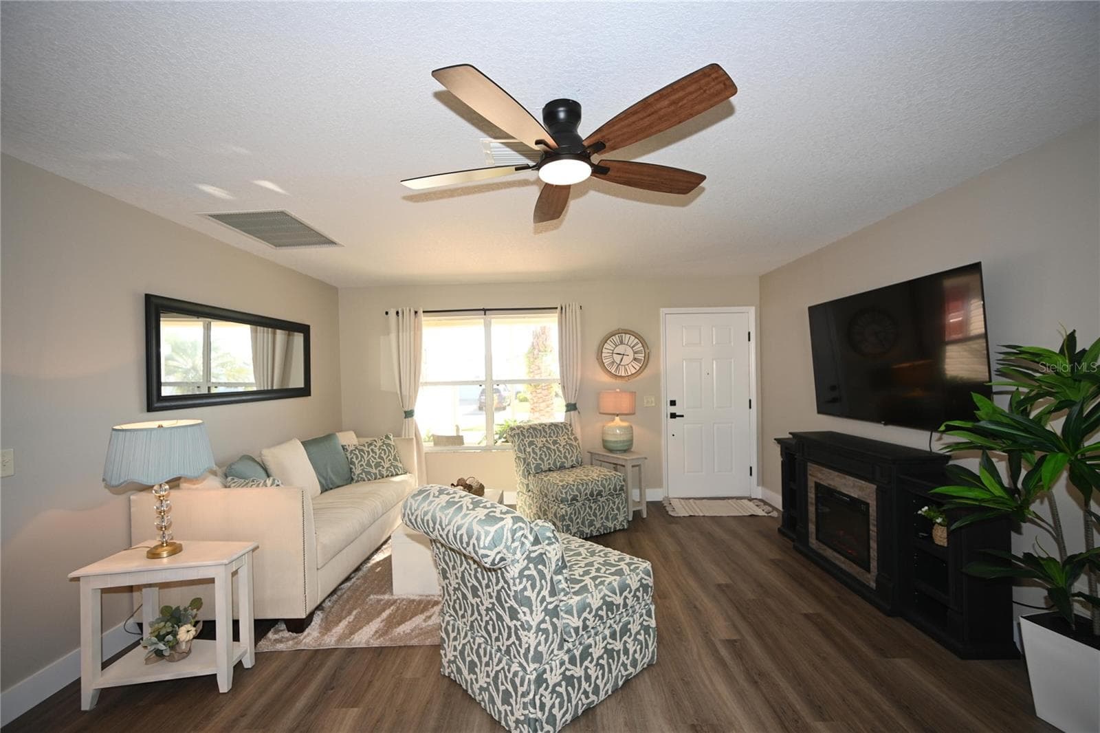 Single Family Residence at 1836 CAPTIVA CT, THE VILLAGES, photo 4 of 25