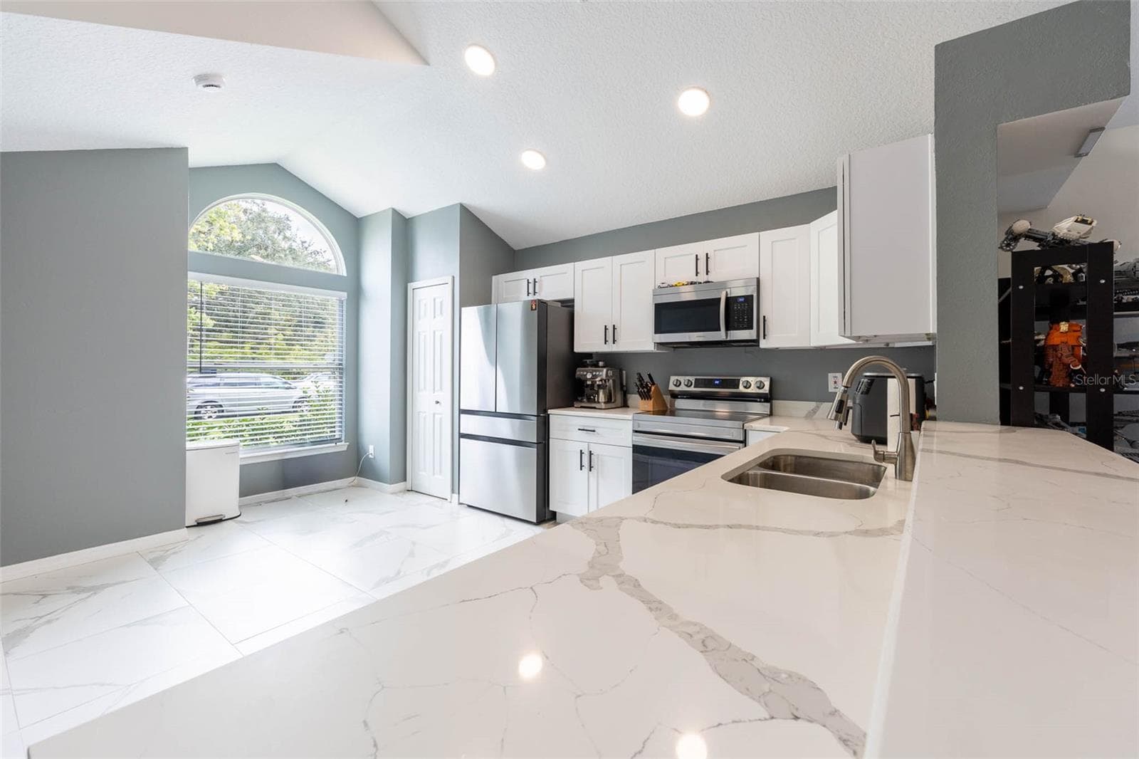 Single Family Residence at 10720 SPRING BROOK LN, ORLANDO, photo 3 of 19
