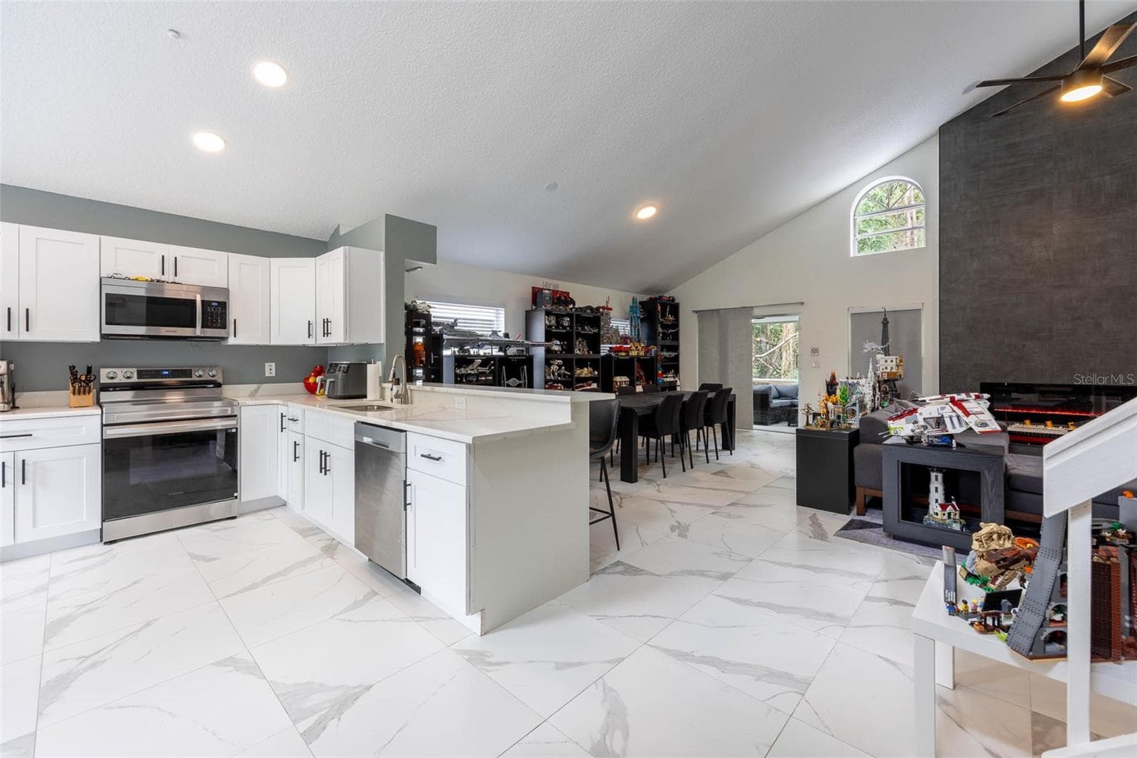 Single Family Residence at 10720 SPRING BROOK LN, ORLANDO, photo 5 of 19