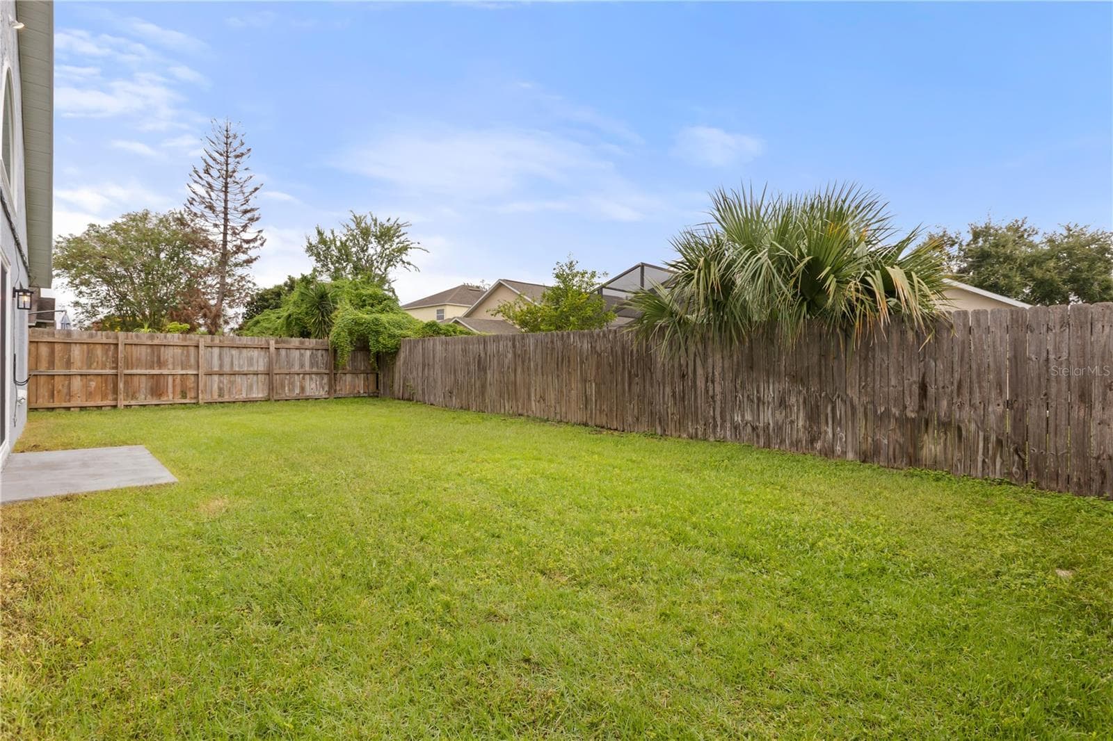Spacious fenced backyard - 138 ROCKHILL DR, SANFORD