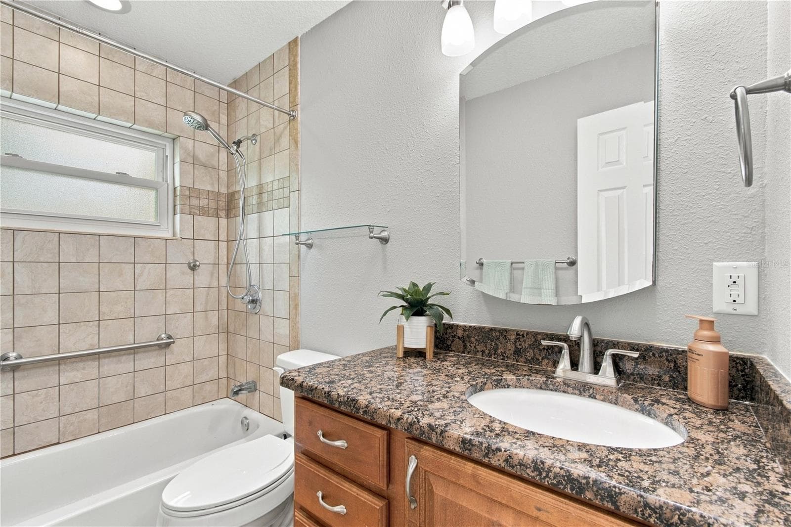 Guest Bathroom - 8410 ANGELA CT, ZEPHYRHILLS