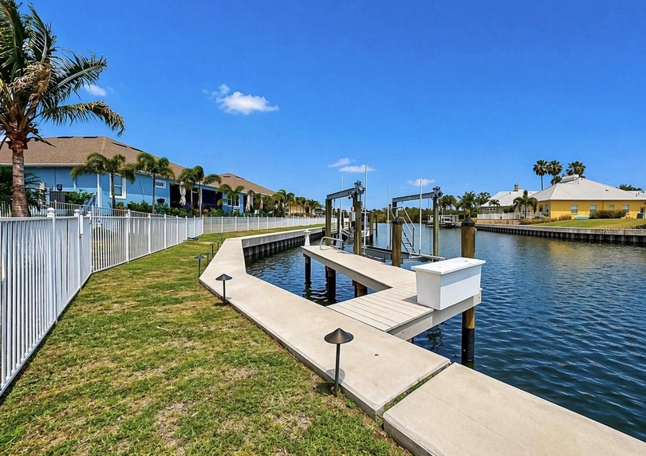 Single Family Residence at 954 SIGNET DR, APOLLO BEACH, photo 3 of 63
