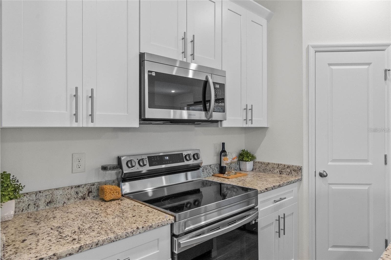 Single Family Residence at 409 CINNAMON DR, POINCIANA, photo 3 of 14