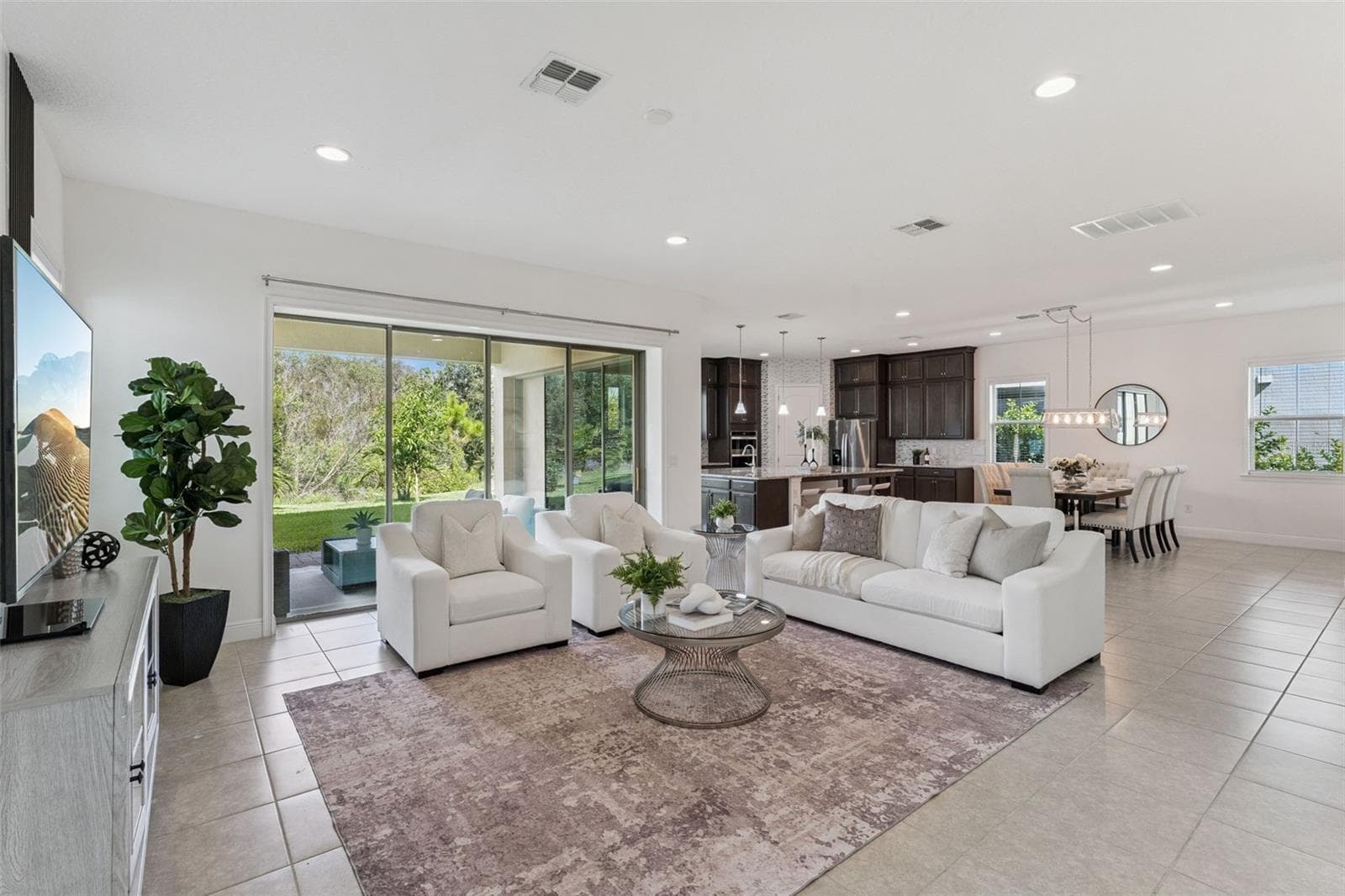 Single Family Residence at 13169 BROMBOROUGH DR, ORLANDO, photo 3 of 42