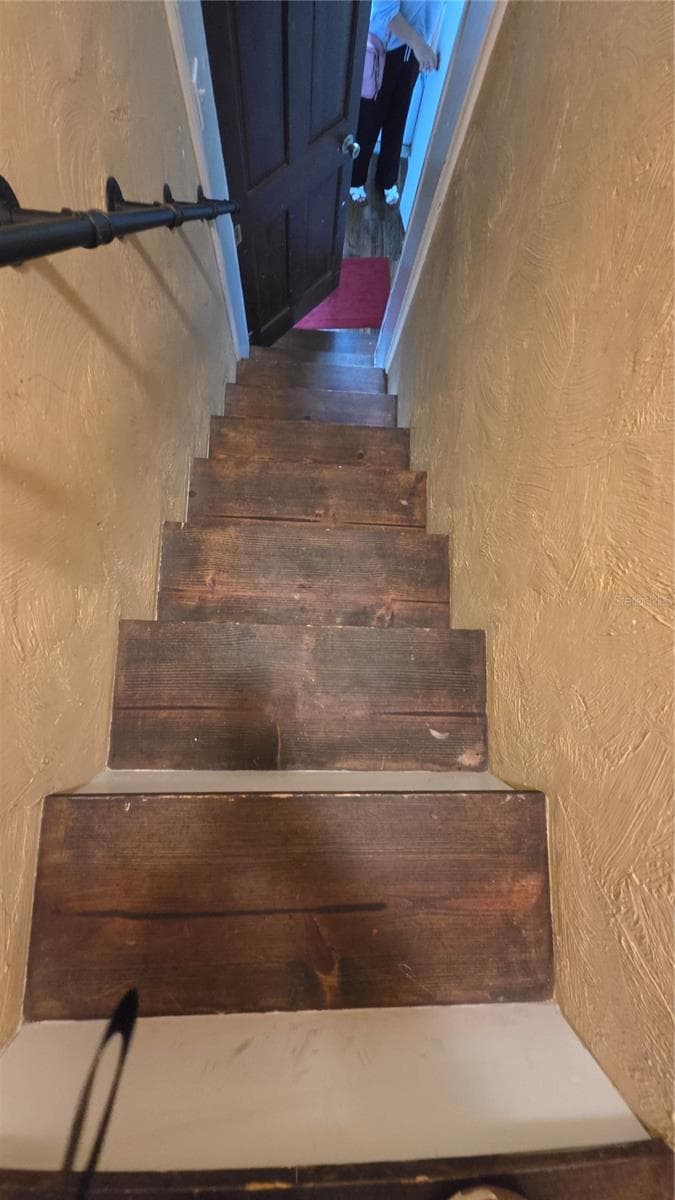Apartment at 1411 E NEW YORK AVE, DELAND, photo 3 of 24