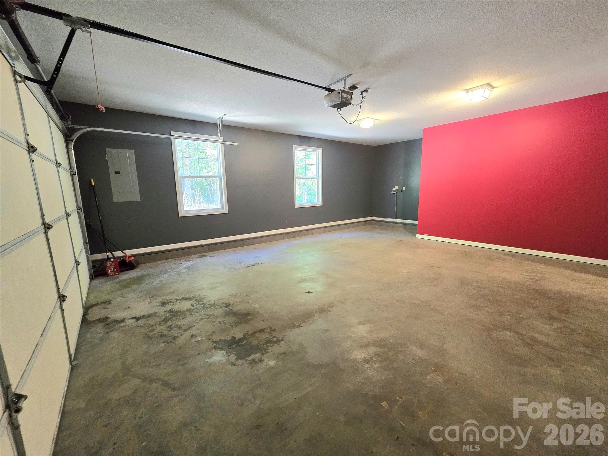Oversized 2 car garage - 15 Tiki Way, Candler