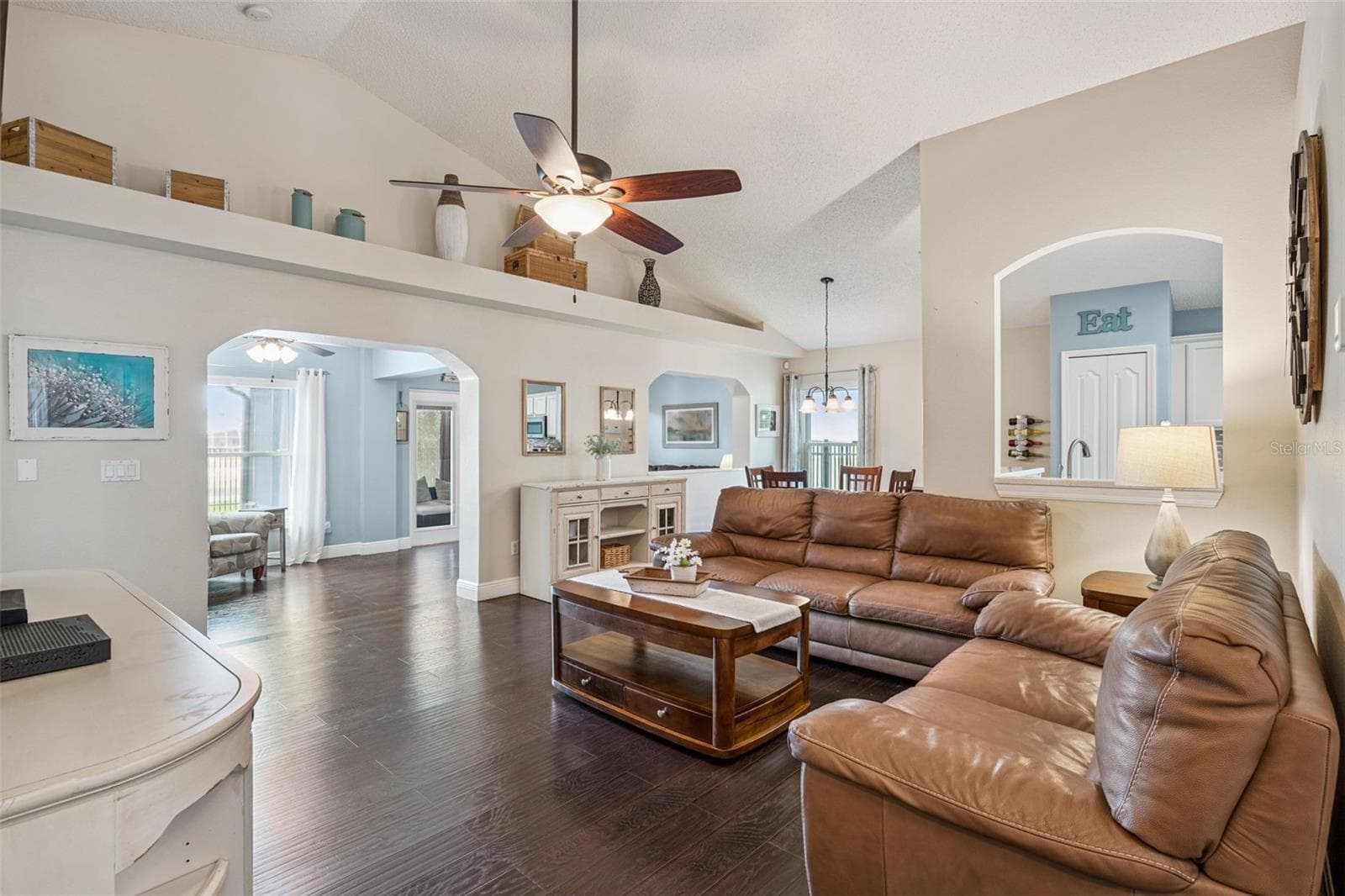 Single Family Residence at 2219 HILLSHIRE DR, ORLANDO, photo 2 of 29