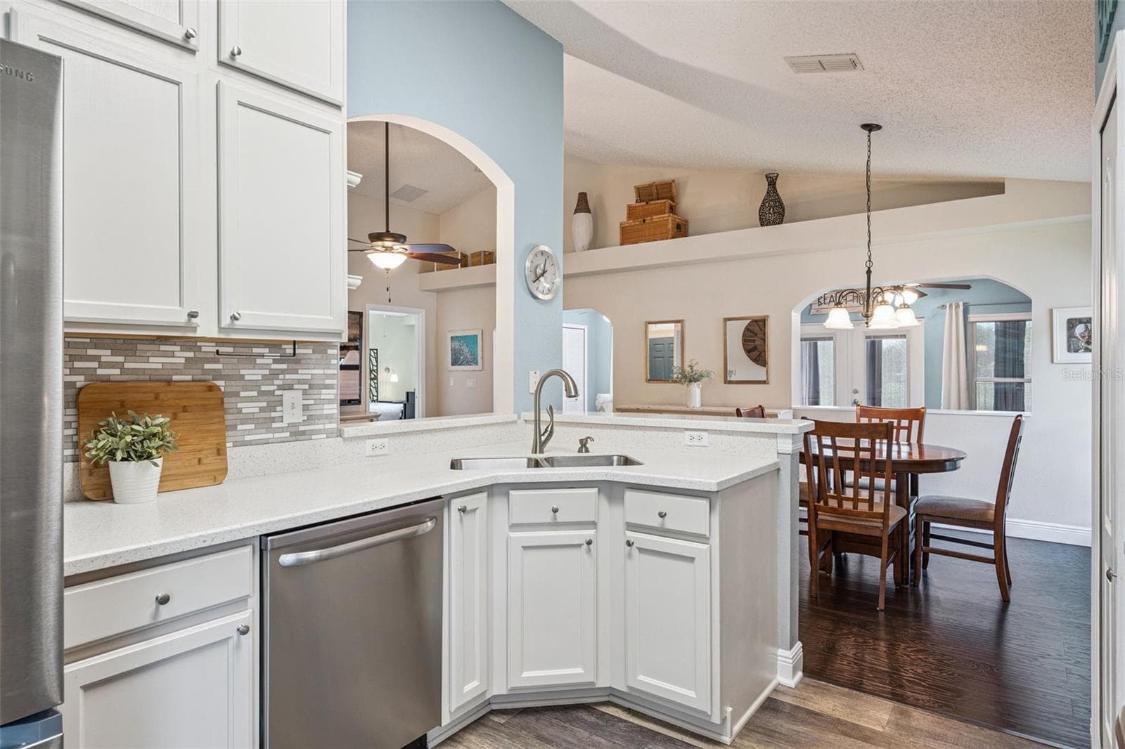Single Family Residence at 2219 HILLSHIRE DR, ORLANDO, photo 7 of 29