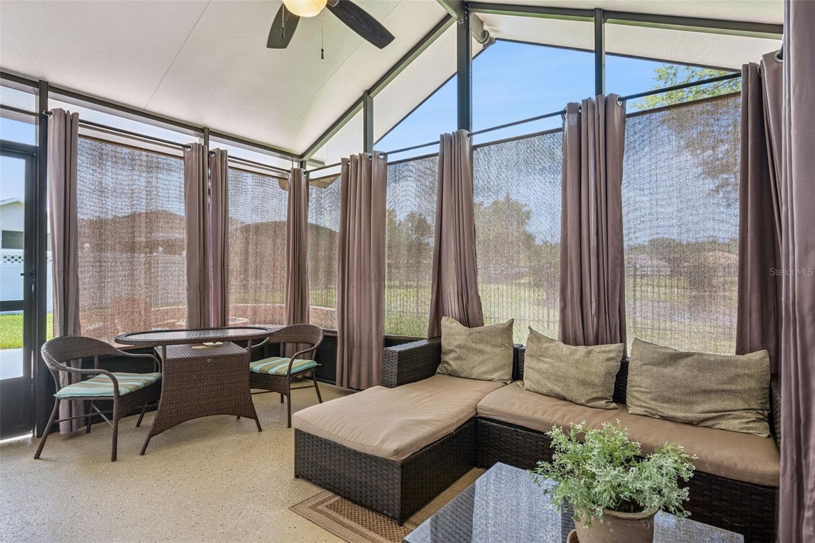 Single Family Residence at 2219 HILLSHIRE DR, ORLANDO, photo 16 of 29