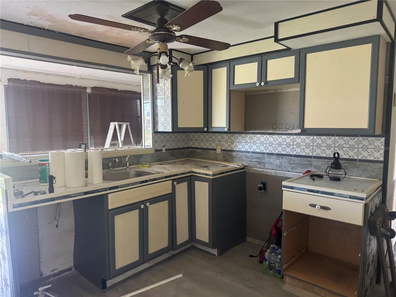 Pseudo Kitchen - 13233 SUSAN DR, HUDSON