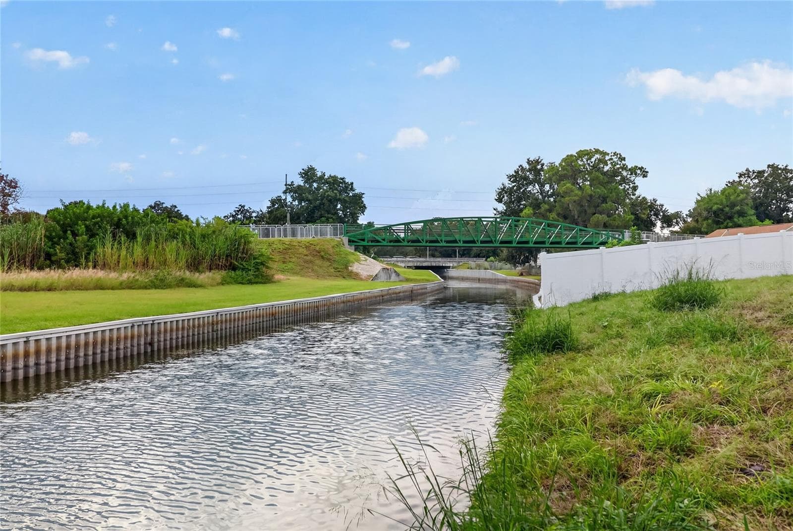 Single Family Residence at 1097 CAREFREE COVE DR, WINTER HAVEN, photo 2 of 50