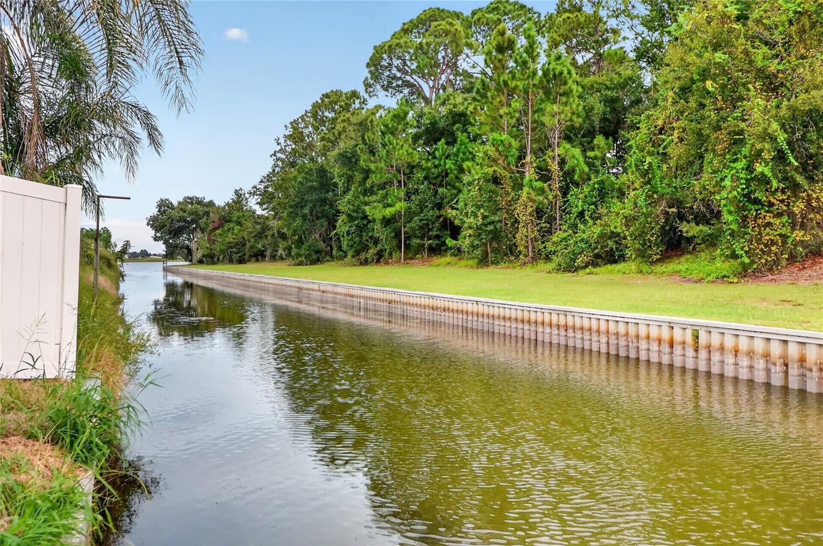 Single Family Residence at 1097 CAREFREE COVE DR, WINTER HAVEN, photo 3 of 50