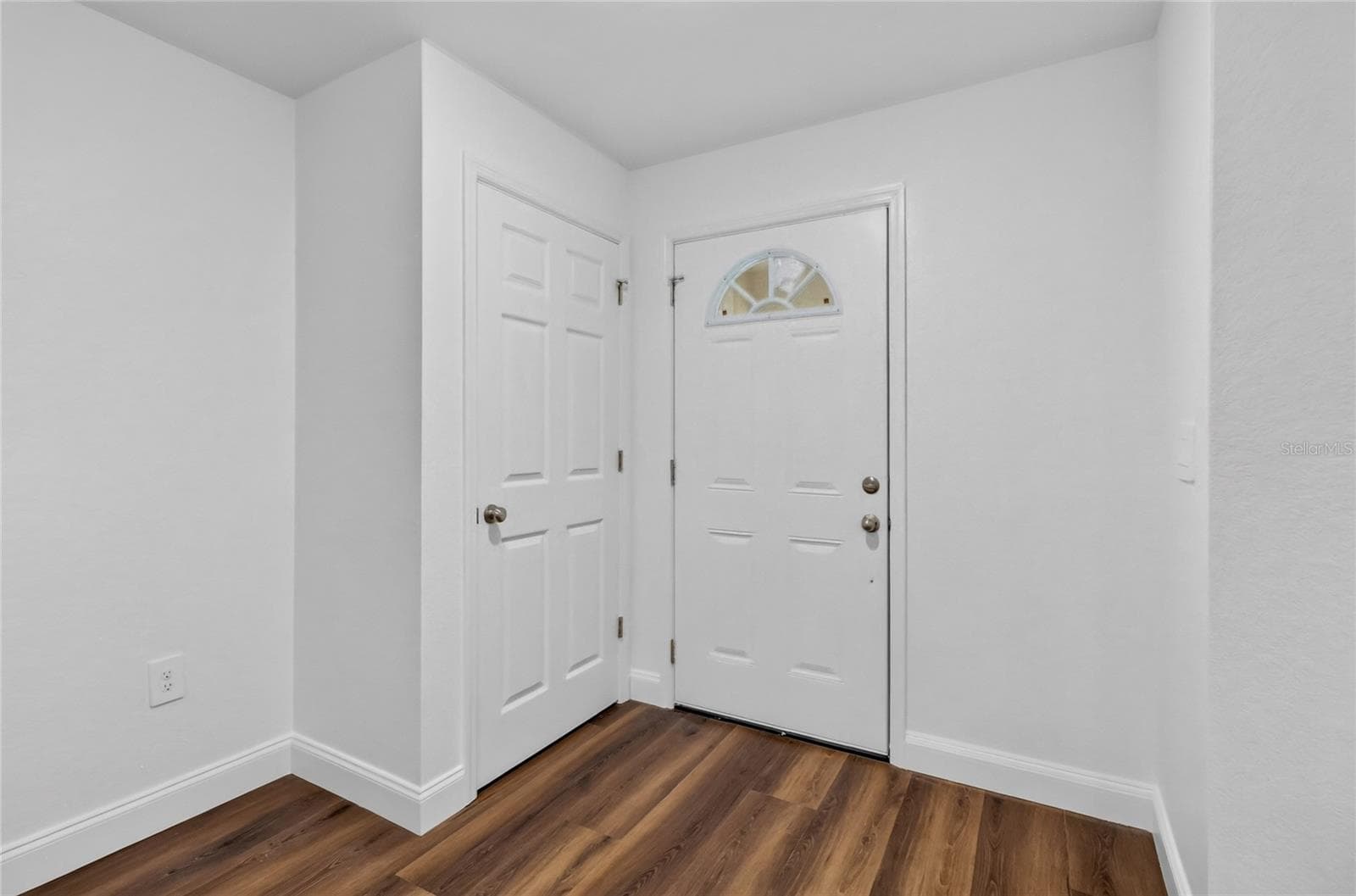 Single Family Residence at 1097 CAREFREE COVE DR, WINTER HAVEN, photo 8 of 50