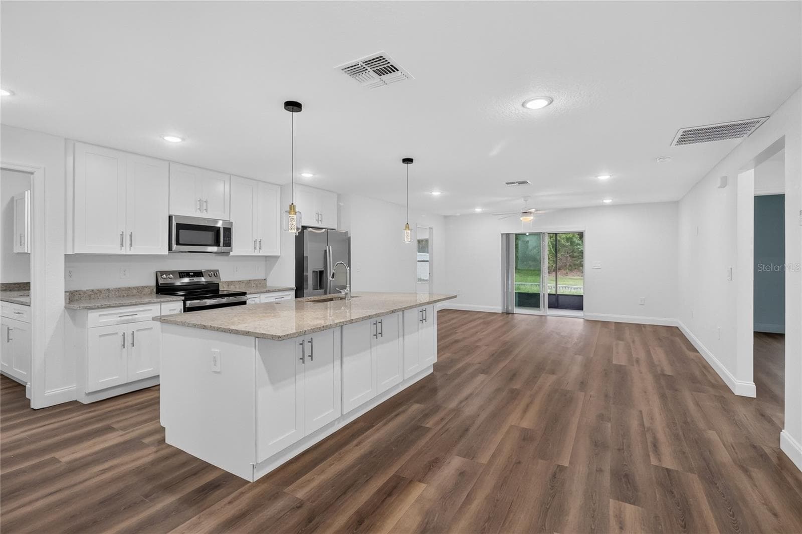 Single Family Residence at 1097 CAREFREE COVE DR, WINTER HAVEN, photo 9 of 50